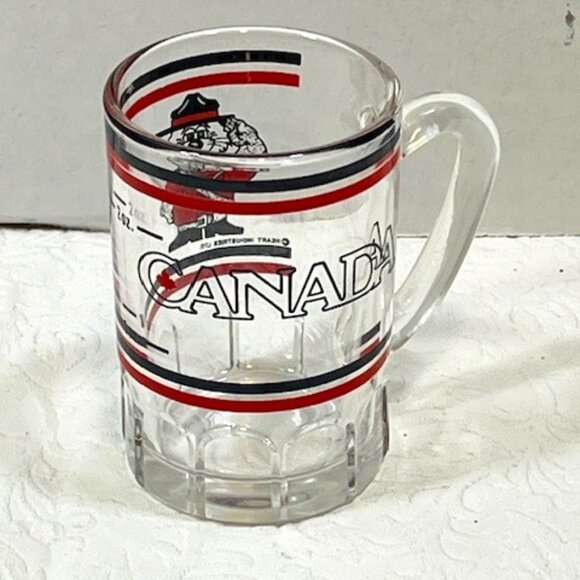 Mini-mug Shot Glass Canada Bear Mountie Red Black 2oz France - Picture 1 of 13